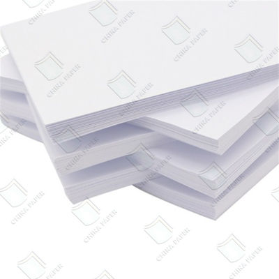 calidad Papel de impresión de tamaño de letra A4 Papel de impresión de oficina 70g 75g 80gm Superficie lisa fábrica