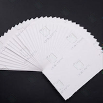 Un buen precio. OEM White C1S Ivory Board FBB cartón de papel 170-400gsm Super Superface Coating en línea